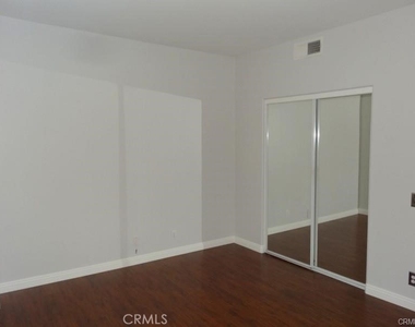 2960 Champion Way - Photo Thumbnail 8