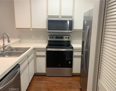 2960 Champion Way - Photo Thumbnail 6