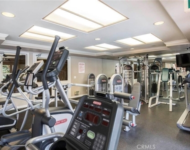 2960 Champion Way - Photo Thumbnail 15