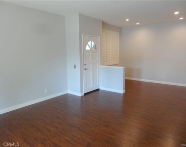 2960 Champion Way - Photo Thumbnail 3
