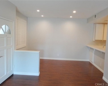 2960 Champion Way - Photo Thumbnail 2