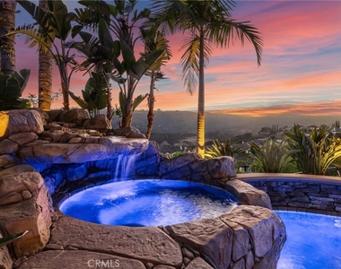 33 Glittering Sky - Photo Thumbnail 31