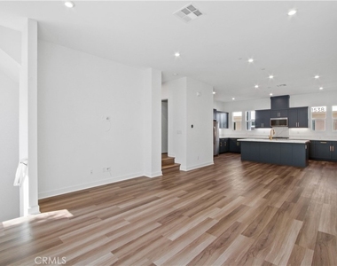 1410 W Bushell Street - Photo Thumbnail 4