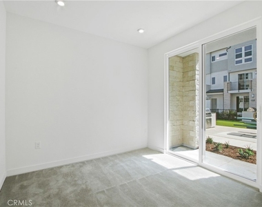1410 W Bushell Street - Photo Thumbnail 2