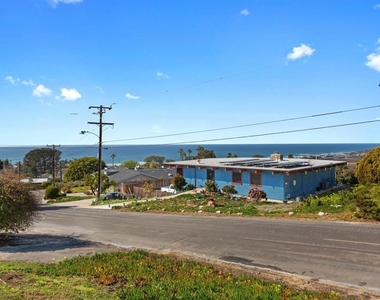513 Canyon Drive - Photo Thumbnail 2