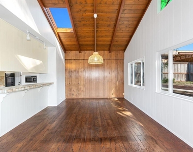 513 Canyon Drive - Photo Thumbnail 15