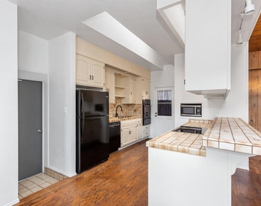 513 Canyon Drive - Photo Thumbnail 11