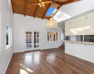 513 Canyon Drive - Photo Thumbnail 13