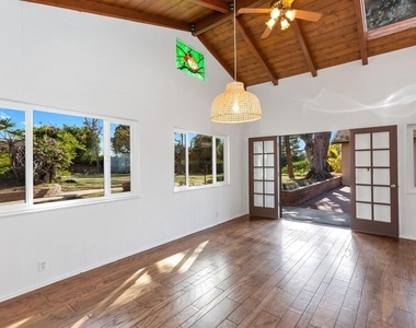 513 Canyon Drive - Photo Thumbnail 14