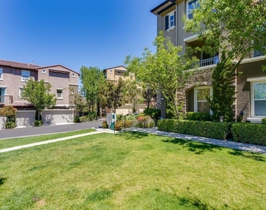 1383 Cattail Ct - Photo Thumbnail 13