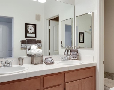 1383 Cattail Ct - Photo Thumbnail 6