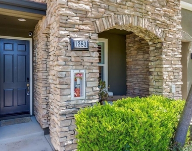 1383 Cattail Ct - Photo Thumbnail 11