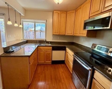 436 Sierra Vista Avenue - Photo Thumbnail 11