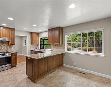 1747 Harte Drive - Photo Thumbnail 9
