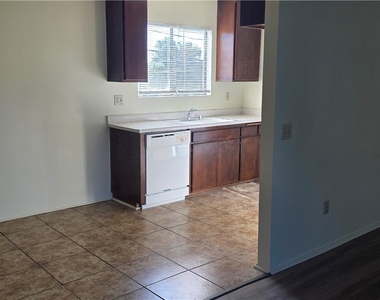 1319 Oakwood Drive - Photo Thumbnail 3