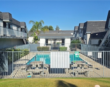 1319 Oakwood Drive - Photo Thumbnail 6
