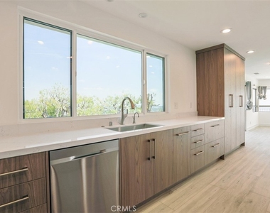 1740 Cielito Drive - Photo Thumbnail 7