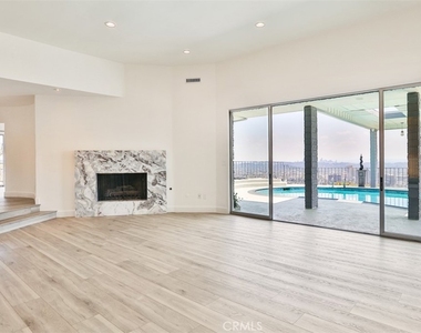1740 Cielito Drive - Photo Thumbnail 4