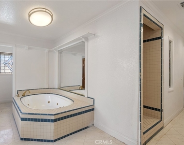 249 Independence - Photo Thumbnail 10