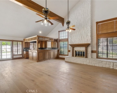 249 Independence - Photo Thumbnail 4