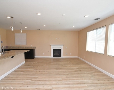 8011 Sea Salt Avenue - Photo Thumbnail 3