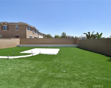 8011 Sea Salt Avenue - Photo Thumbnail 15