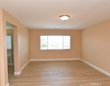 8011 Sea Salt Avenue - Photo Thumbnail 8