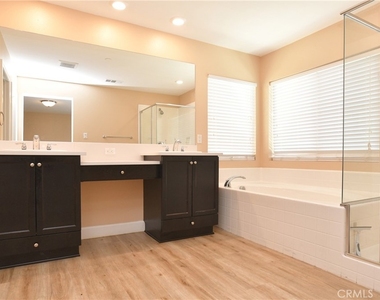 8011 Sea Salt Avenue - Photo Thumbnail 9