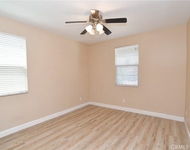8011 Sea Salt Avenue - Photo Thumbnail 6