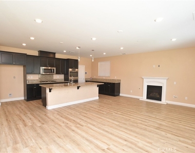 8011 Sea Salt Avenue - Photo Thumbnail 4