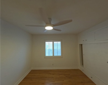 255 W La Verne - Photo Thumbnail 13
