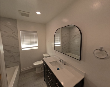 255 W La Verne - Photo Thumbnail 4