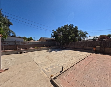 255 W La Verne - Photo Thumbnail 18