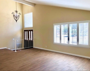 824 Hasting Circle - Photo Thumbnail 1