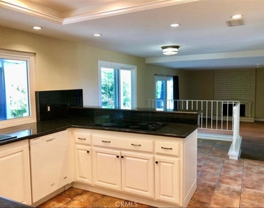 824 Hasting Circle - Photo Thumbnail 6