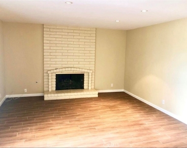 824 Hasting Circle - Photo Thumbnail 4