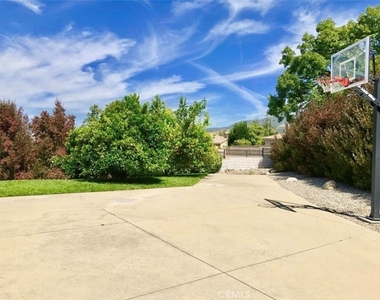 824 Hasting Circle - Photo Thumbnail 10