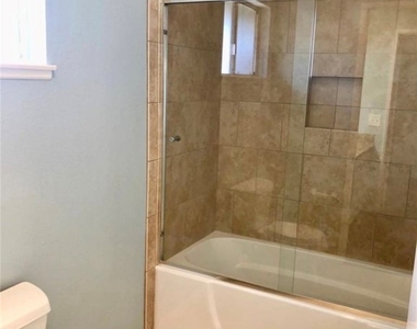 824 Hasting Circle - Photo Thumbnail 12