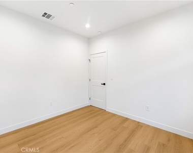 4042 Somers - Photo Thumbnail 14