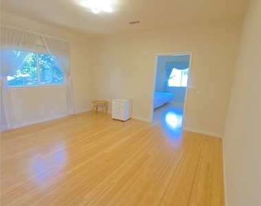 8943 Emperor Avenue - Photo Thumbnail 16