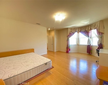 8943 Emperor Avenue - Photo Thumbnail 12