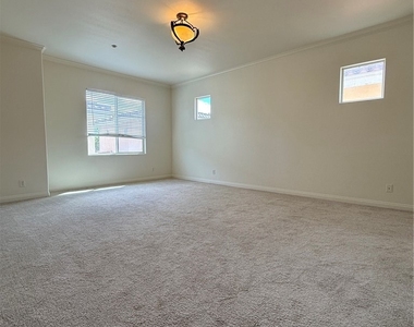 515 Florence - Photo Thumbnail 19