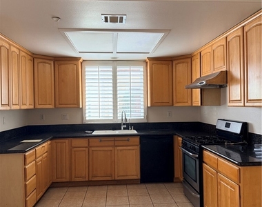 515 Florence - Photo Thumbnail 3