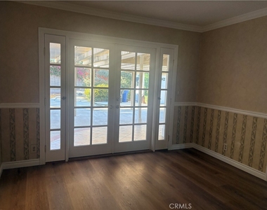 527 Rosemarie Drive - Photo Thumbnail 4