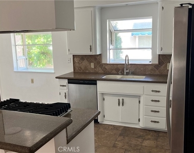 527 Rosemarie Drive - Photo Thumbnail 2
