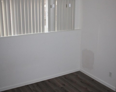 527 Vaqueros Ave - Photo Thumbnail 18
