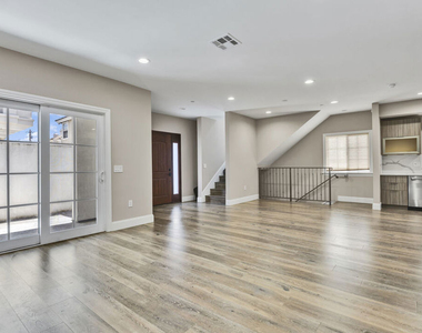 413 California Street - Photo Thumbnail 1