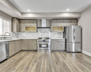 413 California Street - Photo Thumbnail 3