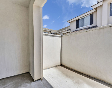 413 California Street - Photo Thumbnail 16