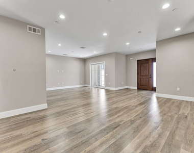 413 California Street - Photo Thumbnail 5
